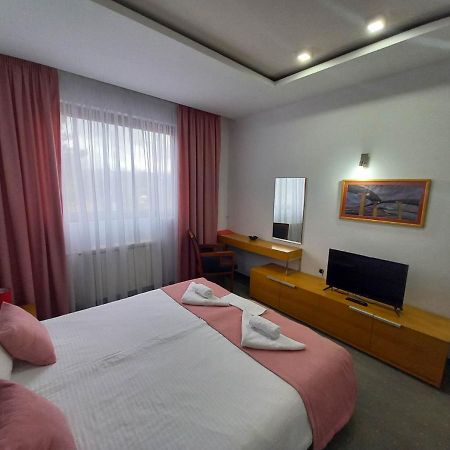 Hotel Vukov Most Nikšić Bagian luar foto