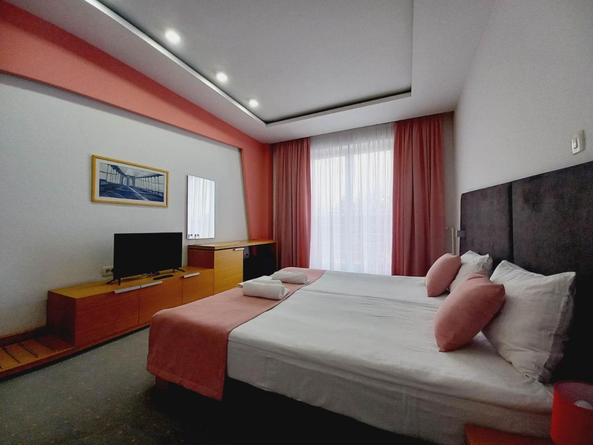 Hotel Vukov Most Nikšić Bagian luar foto